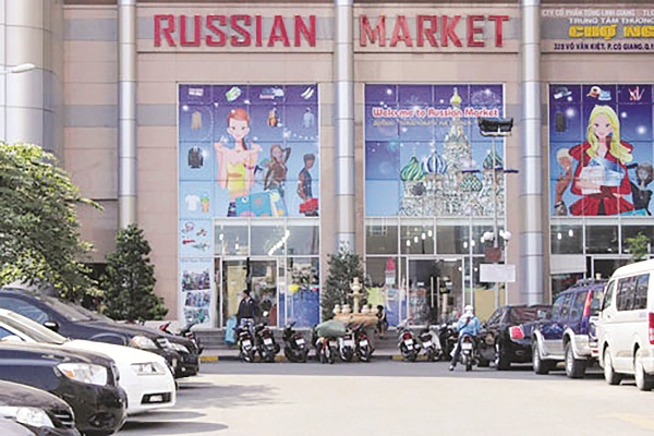Chợ Nga tọa lạc trên đại lộ Võ Văn Kiệt sầm uất và náo nhiệt.