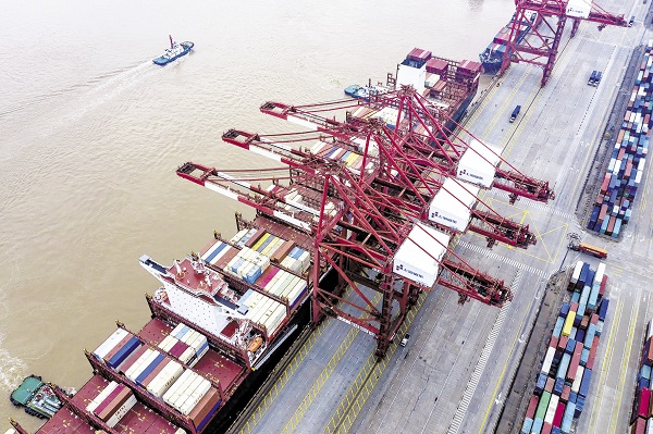 Cảng Thượng Hải. Theo WTO, hoạt động thương mại hàng hóa thế giới hiện dự kiến sẽ chỉ tăng 1,2% trong năm 2019, so với ước tính đưa ra hồi tháng Tư vừa qua là 2,6%.