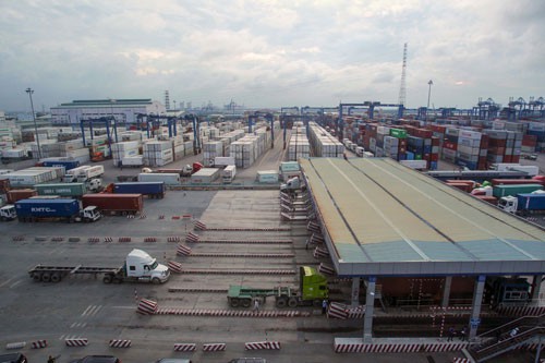 Cảng Cát Lái, nơi xảy ra vụ án “phù phép” 213 container hàng cấm nhập khẩu. Ảnh: HOÀNG TRIỀU