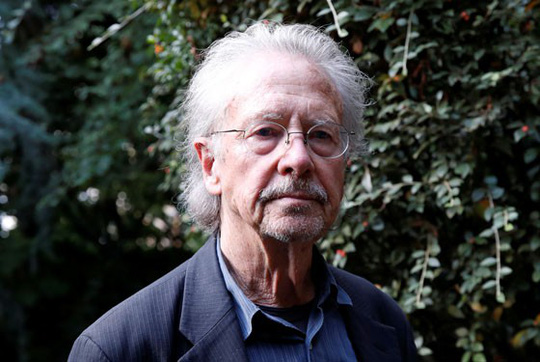 Nhà văn Peter Handke. Ảnh: REUTERS