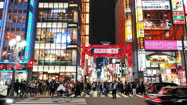 Khu phố đèn đỏ Kabukicho, nơi có tới hơn 3.000 hộp đêm, nhà thổ và khách sạn; hầu hết du khách tới Nhật đều tò mò ghé qua nơi đây ảnh: avo.magazine.nl