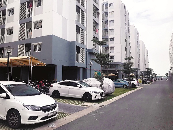 Dù là nhà ở cho người có thu nhập thấp nhưng chung cư EhomeS Nam Sài Gòn có rất nhiều... ô tô.    