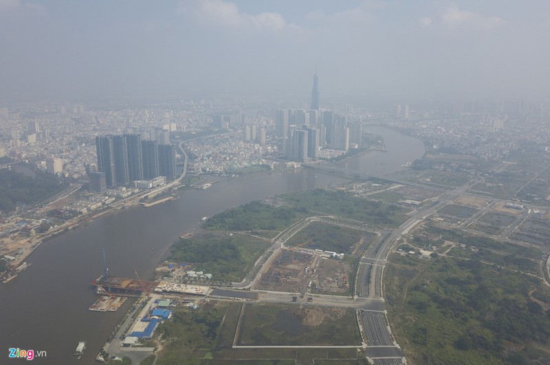 Quang cảnh mịt mù vì khói bụi tại thành phố HCM nhìn từ trên cao. Ảnh: Zing