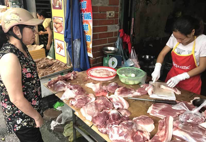 Thịt lợn giá đắt đỏ, dân được khuyên chuyển sang ăn thịt gà, cá, tôm
