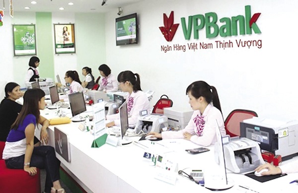 VPBank bất ngờ giảm lãi suất tiết kiệm cuối năm.