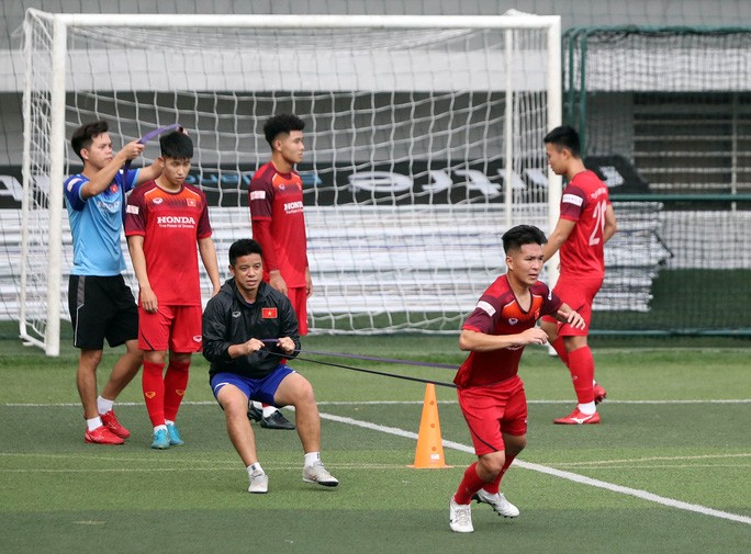 Các tuyển thủ U22 tập luyện chiều 21-11Ảnh: Quang Liêm