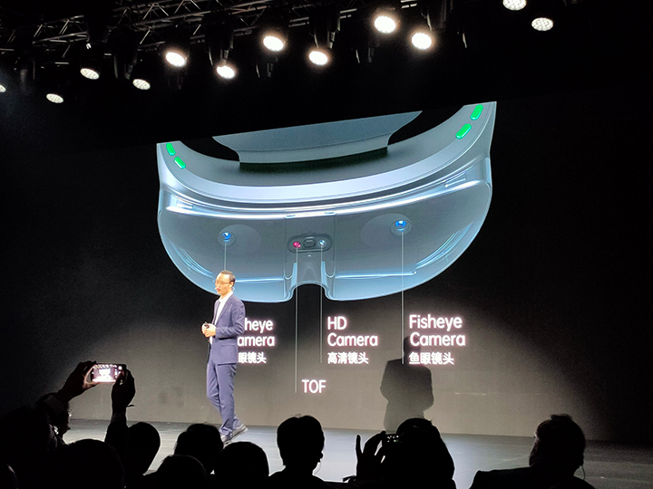 Oppo AR có hai camera mắt cá đặt trên mắt, camera HD ở giữa được hỗ trợ bởi hai cảm biến TOF ở hai bên.    