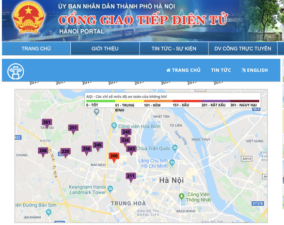 Chỉ số chất lượng không khí thể hiện màu tím ngắt - ngưỡng chất lượng không khí xấu ở hầu hết các điểm quan trắc của thành phố Hà Nội - Ảnh: XUÂN LONG