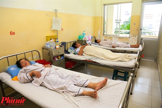Bệnh nhân đang điều trị sốt xuất huyết tại Bệnh viện Bệnh Nhiệt đới TP.HCM. Ảnh: Phạm An