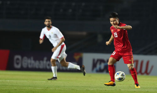 Làm sao giải phóng được sức mạnh của Quang Hải là vấn đề của HLV Park Hang-seo trong trận gặp U23 Triều Tiên Ảnh: ĐỨC ANH