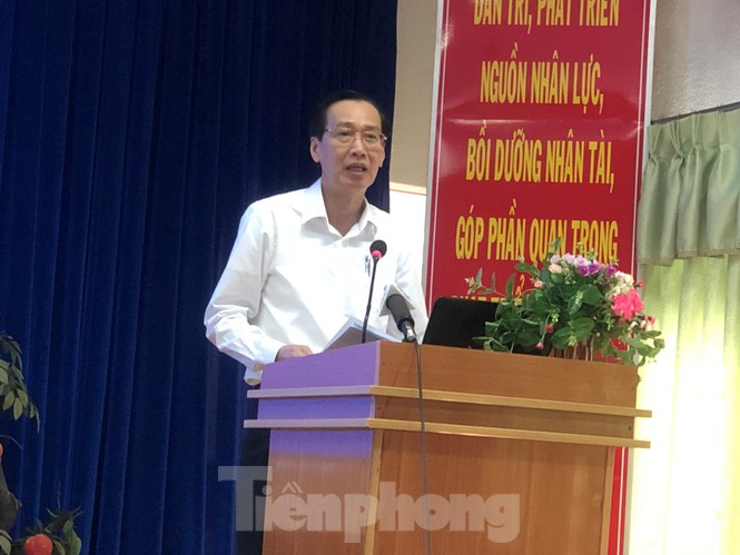 Phó Chủ tịch UBND TP Lê Thanh Liêm phát biểu tại buổi họp khẩn sáng 24/1.