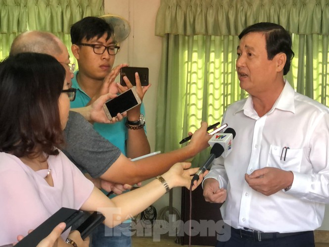 Ông Nguyễn Hữu Hưng, Phó giám đốc Sở Y tế TPHCM chia sẻ thông tin liên quan đến virus corona với báo chí.