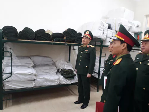Bộ Tư lệnh Thủ đô Hà Nội kiểm tra cơ sở vật chất phòng chống dịch. Ảnh: NGUYÊN HOA