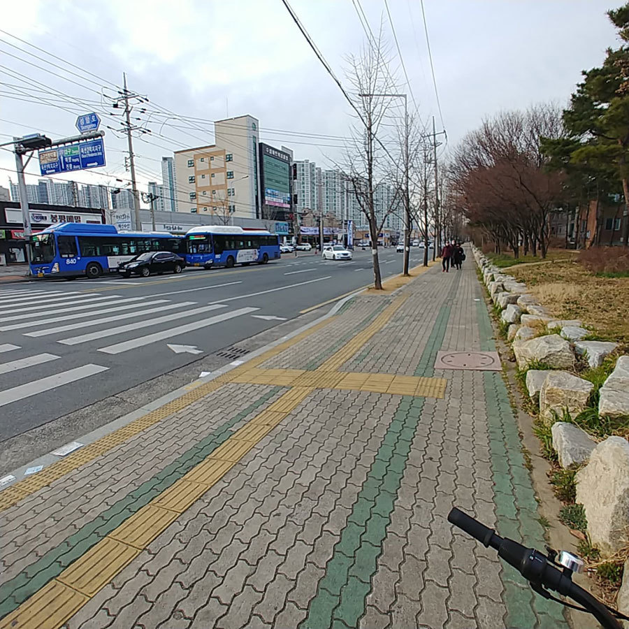 Đường phố ở Daegu rất vắng vẻ.