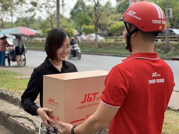 Lựa chọn đơn vị giao nhận hàng uy tín, chất lượng là phương châm hàng đầu để các trang thương mại điện tử thu hút khách hàng. Ảnh: N.N