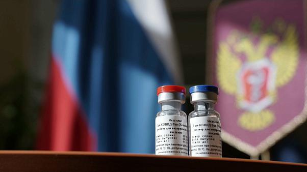Các chuyên gia y tế đã bày tỏ nghi ngờ về công bố vaccien ngừa Covid-19 của Nga. Ảnh: Bộ Y tế Nga.  
