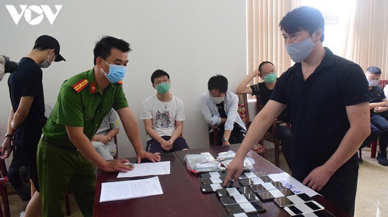 Các đối tượng người Trung Quốc đánh bạc qua mạng tại Cơ quan công an tỉnh Thừa Thiên Huế  