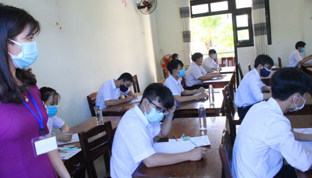 Các thí sinh tham gia kỳ thi tốt nghiệp THPT đợt 1 tại tỉnh Quảng Nam.    Ảnh: Trần Tân    