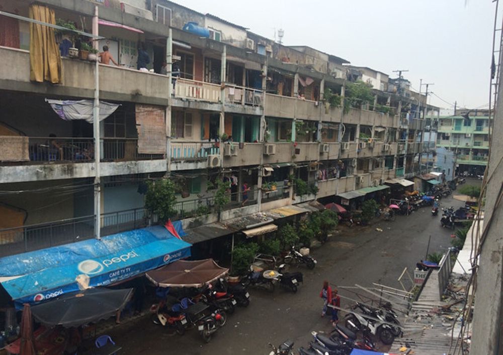 Chung cư Nguyễn Thiện Thuật (phường 1, quận 3) là chung cư cũ thuộc diện hư hỏng nặng nhưng đến nay vẫn chưa có nhà đầu tư tham gia chỉnh trang