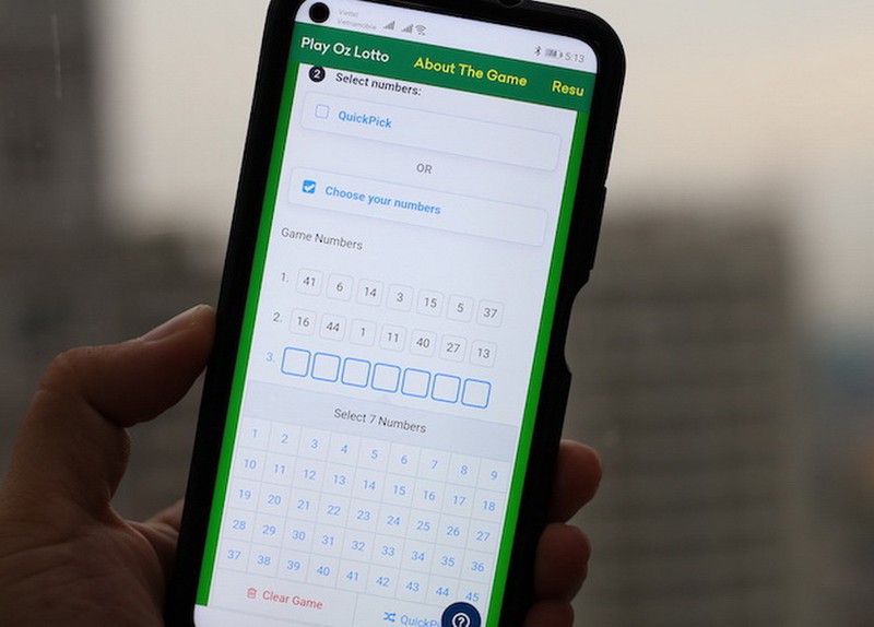 Giao diện chọn số và mua vé qua mạng với sản phẩm xổ số Oz Lotto (Úc).