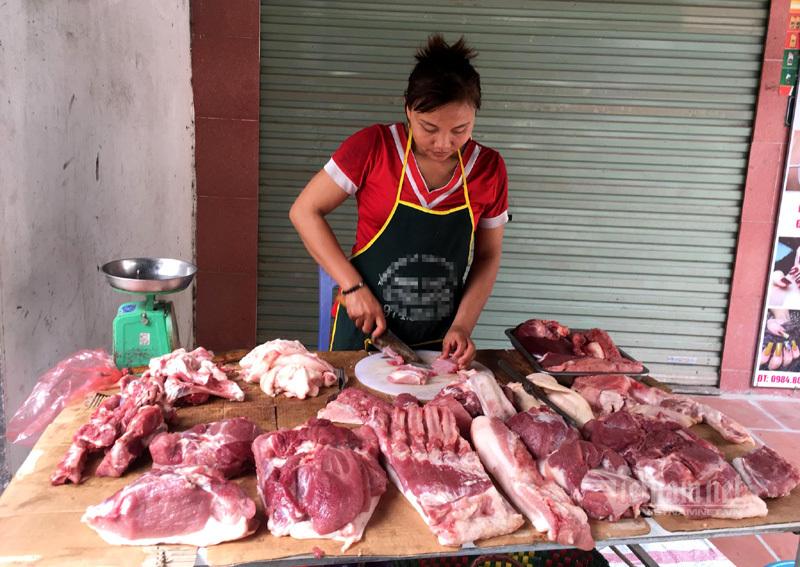 Giá thịt lợn tại chợ, siêu thị giảm nhỏ giọt  