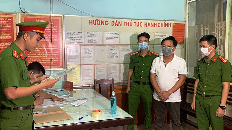 Ông Phạm Thanh nghe lệnh bắt tạm giam. Ảnh: HẢI HIẾU