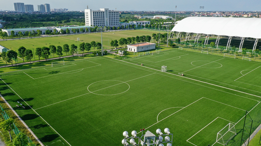 Sân cỏ tại PVF với mặt cỏ đạt chất lượng đã được FIFA Quality Prom chứng nhận