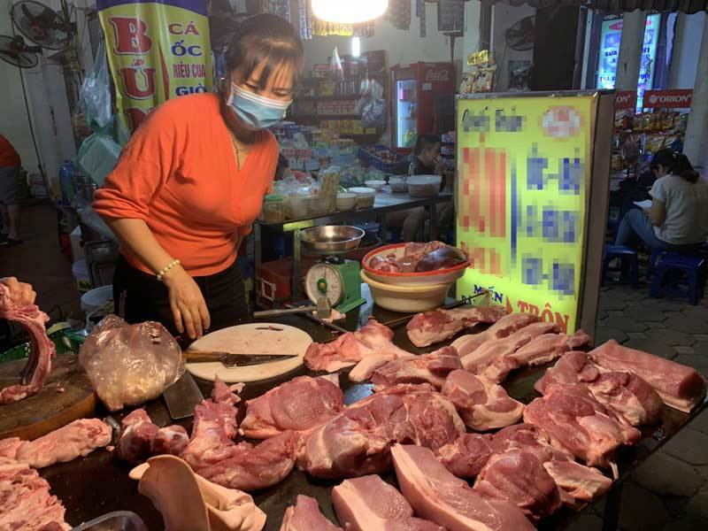 Giá thịt lợn tại chợ giảm xuống mức thấp nhất trong vòng một năm trở lại đây  