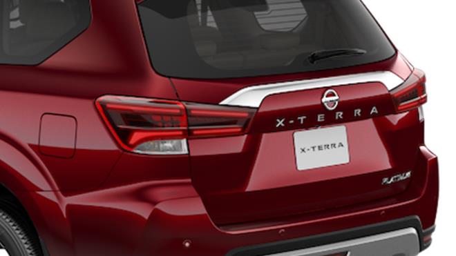 Nissan X-Terra 2021 sẽ có bảy màu ngoại thất có sẵn cho người mua lựa chọn, bao gồm cả nâu sáng và đỏ tía. Trong khi đó, nội thất nổi bật với các vật liệu cao cấp màu đen và xám nhạt, tạo ra một không gian cao cấp hơn.