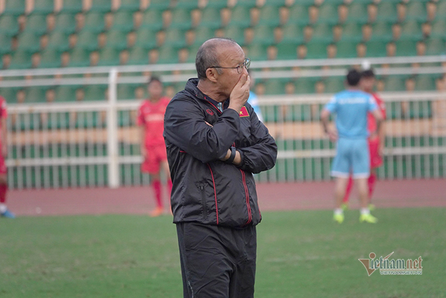 lại báo tin buồn khiến HLV Park Hang Seo lo lắng  