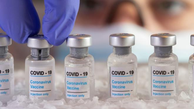 Anh bắt đầu tiêm phòng vaccine COVID-19 hàng loạt. (Ảnh: Reuters)    