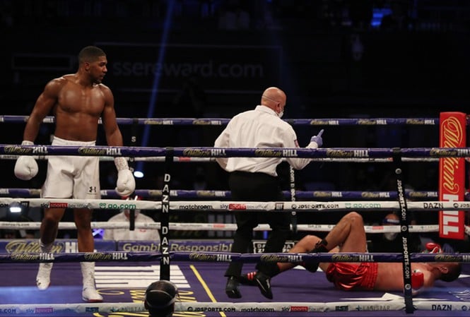 Joshua hạ knock-out Pulev trong trận bảo vệ 4 đai vô địch
