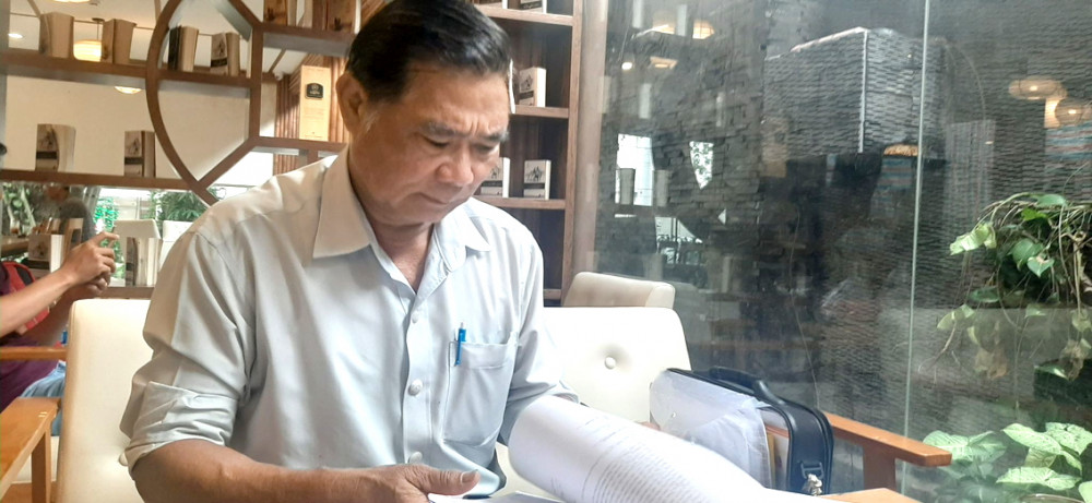 Ông Võ Văn Phúc trao đổi với phóng viên Báo Phụ Nữ TPHCM  