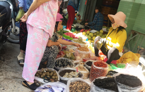 Thảo dược được bày bán ở chợ truyền thống với nguồn gốc “trôi nổi”  