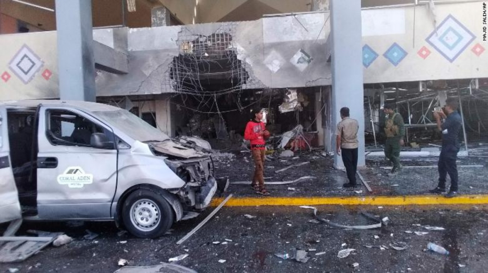 Số người thiệt mạng do ba vụ nổ tấn công sân bay quốc tế Aden ngày 30/12 đã tăng lên 22 người và 50 người khác bị thương. Ảnh: CNN  
