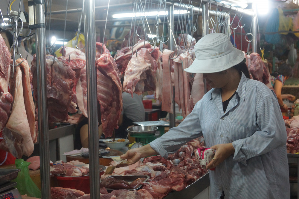 Giá thịt heo sỉ và lẻ tại nhiều chợ của TPHCM tăng trở lại trong những ngày gần đây  