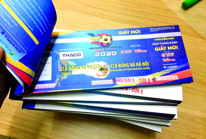 Vé trận Siêu cúp Quốc gia - Cúp THACO 2020 đã sẵn sàng đến tay người hâm mộ từ 11h sáng nay. Ảnh: Xuân Bách  