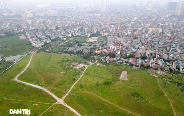 Trước đó, vào năm 2004, UBND TP Hà Nội đã thu hồi 351.618m2 đất thuộc các phường Thịnh Liệt, Hoàng Văn Thụ, Tương Mai, quận Hoàng Mai giao cho Licogi lập phương án đền bù giải phóng mặt bằng (GPMB) chuẩn bị triển khai Dự án đầu tư xây dựng KĐT mới Thịnh Liệt.