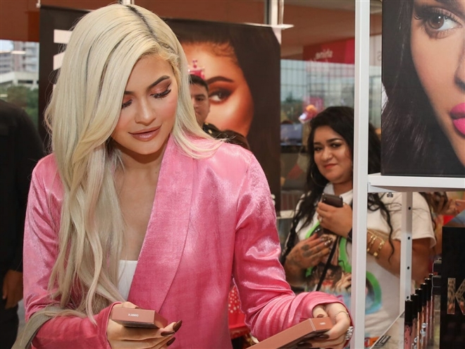 kyliejenner-07032333