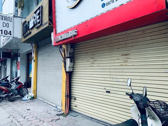 Cửa hàng ở con phố sầm uất bậc nhất Hà Nội đóng cửa, trả mặt bằng.  