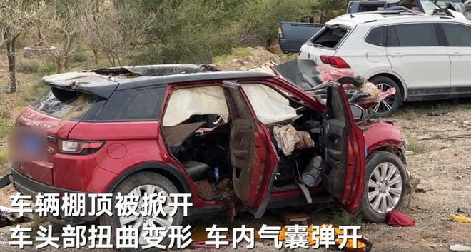 Chiếc xe chở Vu Nguyệt Tiên bị hủy hoại nặng sau tai nạn giao thông. 