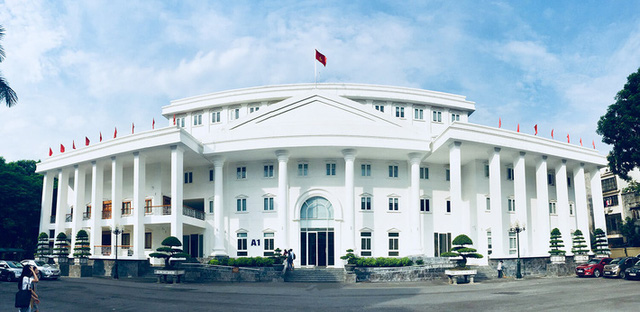 Đại học Hà Nội.