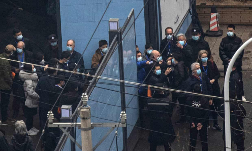 Nhóm điều tra của WHO đến chợ hải sản Hoa Nam ở Vũ Hán ngày 31/1/202. Ảnh: Getty Images