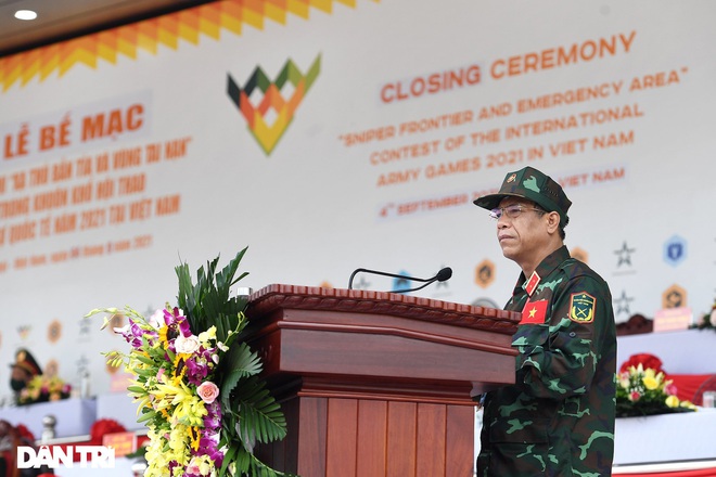 Trung tướng Nguyễn Văn Nghĩa, Phó tổng Tham mưu trưởng, Trưởng ban chỉ đạo hội thao Bộ Quốc phòng phát biểu tại lễ bế mạc.