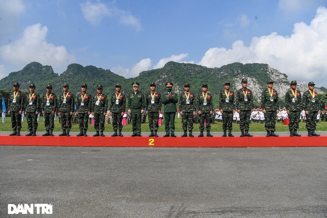 Đội tuyển Việt Nam giành Huy chương Bạc nội dung 