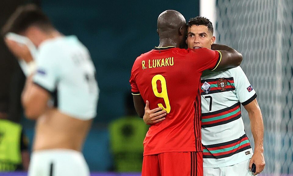 Ronaldo vừa lập kỷ lục ghi 111 bàn cho Bồ Đào Nha, còn Lukaku có 66 bàn sau 99 trận cho Bỉ. Ảnh: Sky
