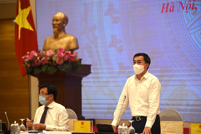 Thứ trưởng Bộ Y tế Trần Văn Thuấn trả lời báo chí tại buổi họp báo ngày 6-9