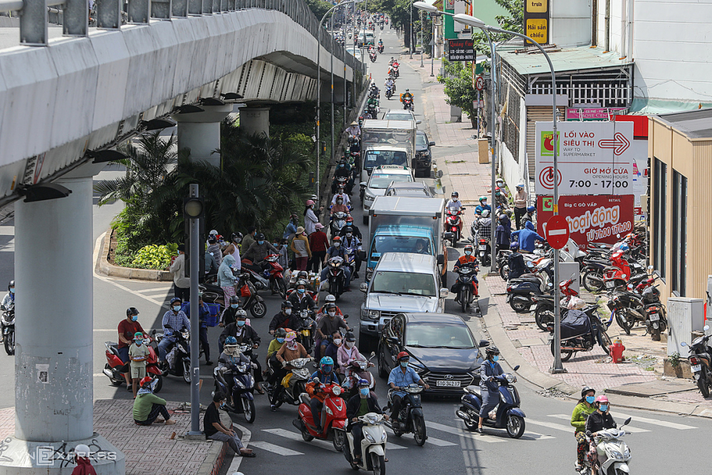 Đường phố TP HCM trong những ngày giãn cách cuối tháng 8/2021. Ảnh: Quỳnh Trần
