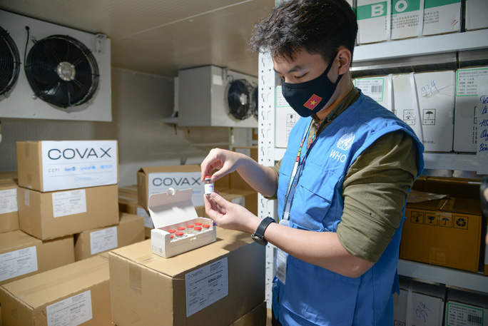 Vắc-xin AstraZeneca từ nguồn COVAX Facility vừa được phân bổ cho các địa phương - Ảnh: Bộ Y tế