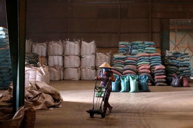 Một kho trữ cà phê ở Việt Nam vào năm 2019. Ảnh: Reuters